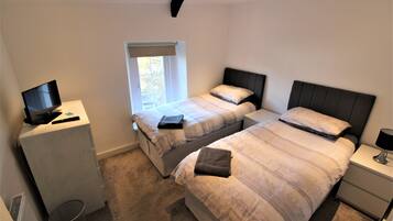 House, 3 Bedrooms | Laptop workspace, free WiFi, bed sheets