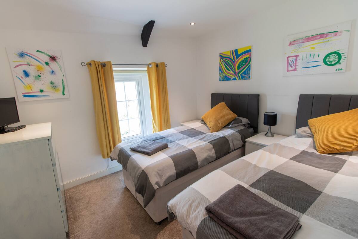 Maison, 3 chambres | Espace de travail pour ordinateurs portables, accès au Wi-Fi (inclus)