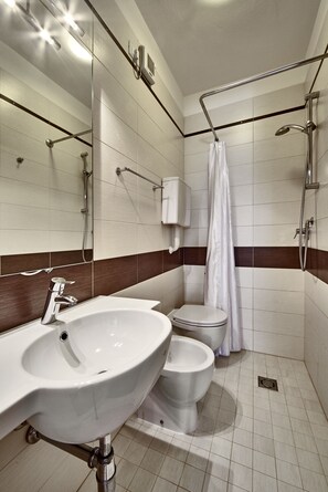 Superior Apartment, 1 Bedroom (4 pax) | Bathroom