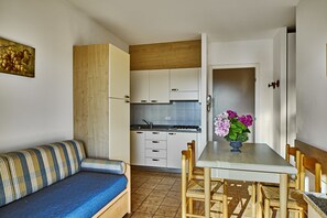 Comfort Apartment, 1 Bedroom (5 pax) | Living area - Residence Columbia (San Michele al Tagliamento)