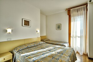 Comfort Apartment, 1 Bedroom (5 pax) | In-room safe, free cribs/infant beds, free WiFi, bed sheets - Residence Columbia (San Michele al Tagliamento)