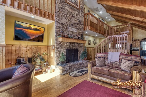 Flachbildfernseher, Kamin, Videospiele, DVD-Player