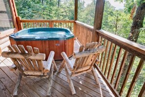 Outdoor spa tub - Above The Clouds is a perfect Smoky Mountain Getaway for the family or 2 couples! (Sevierville)