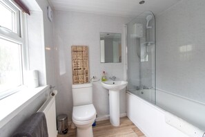 House, 3 Bedrooms | Bathroom