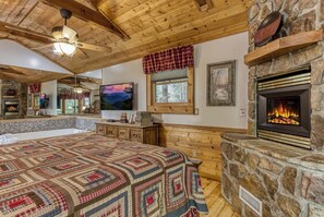 2 bedrooms, iron/ironing board, Internet, bed sheets - Come and enjoy Mountain Dreams!  Free Fiber WIFI - Hot Tub - Sauna - A+ Location (Sevierville)