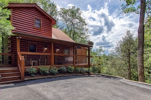 Exterior - Come and enjoy Mountain Dreams! Free Fiber WIFI - Hot Tub - Sauna - A+ Location (Sevierville)