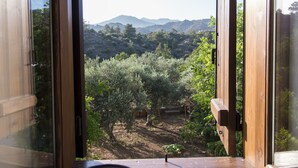 An open door with a view of a vineyard and distant mountains. - Estia Anogaia Cottage (Ora)