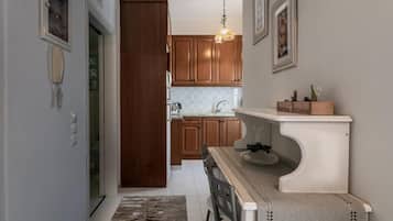 Fridge, coffee/tea maker, electric kettle
