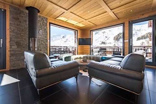 Gorgeous chalet up to 14 guests with swimming-pool