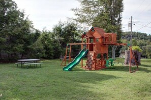 Children’s play area – outdoor - Highland Manor Inn (Townsend)