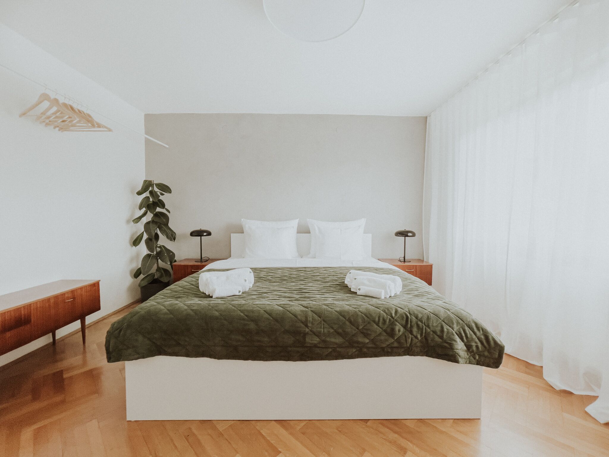 2 Schlafzimmer, Schreibtisch, Bügeleisen/Bügelbrett, WLAN