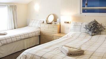 Twin Room | Iron/ironing board, free WiFi, bed sheets