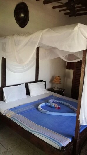 Individually decorated, individually furnished, bed sheets - Travellers Paradise Diani - Hostel (Diani Beach)