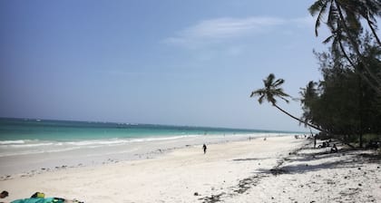 Travellers Paradise Diani - Hostel