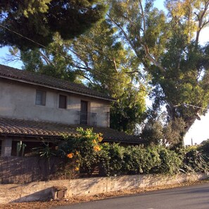 Exterior - "The Garage" of Sorrapa (Deltebre)