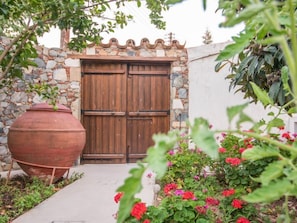 House, 4 Bedrooms | Terrace/patio
