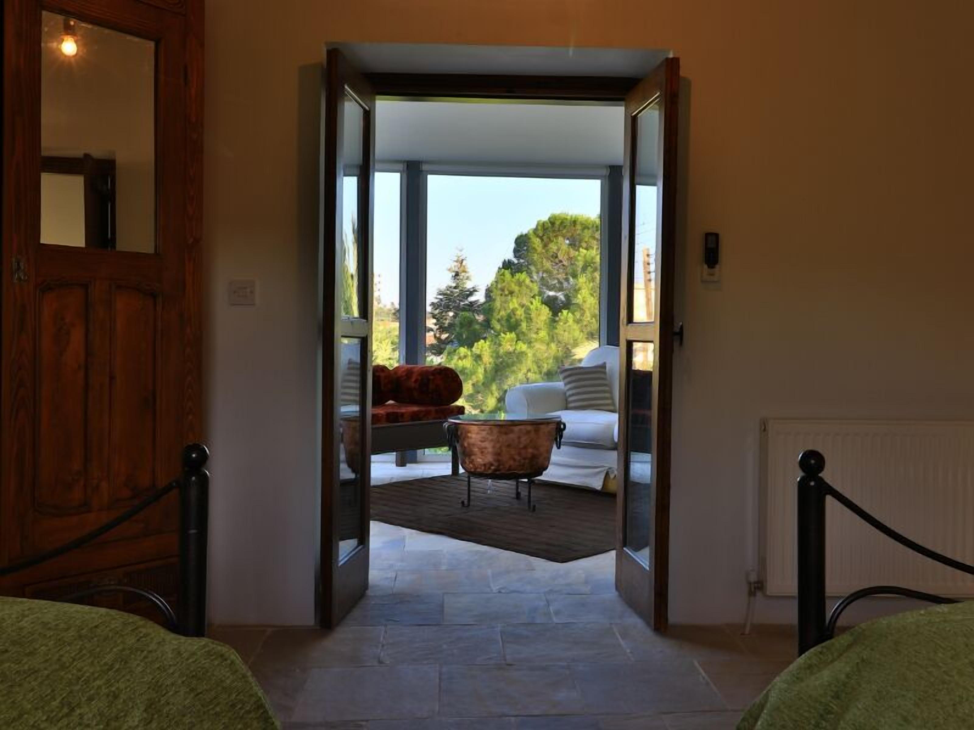 4 bedrooms, desk, iron/ironing board, free WiFi