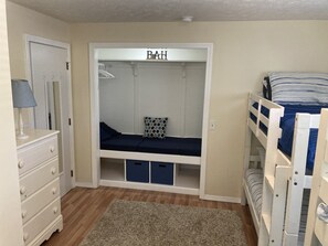 2 soverom, strykejern/-brett og wi-fi (inkludert)