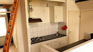 Private kitchen - Cozy Furnished House With a Terrace, on a Little Beach (Lauwersoog)