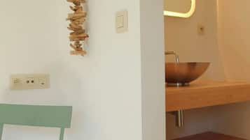 5 bedrooms, individually furnished