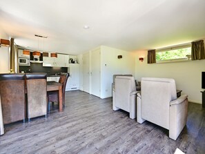 House | Living room - Chalet in Reutum With Sauna and Nature (Reutum)