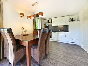 House | Private kitchen | Fridge - Chalet in Reutum With Sauna and Nature (Reutum)