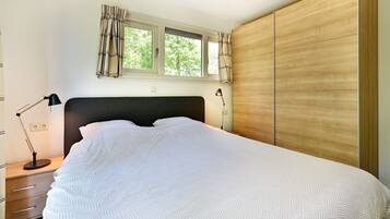 House | 3 bedrooms, individually furnished, bed sheets