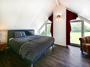 House | 3 bedrooms, individually furnished, bed sheets - Chalet in Reutum With Sauna and Nature (Reutum)