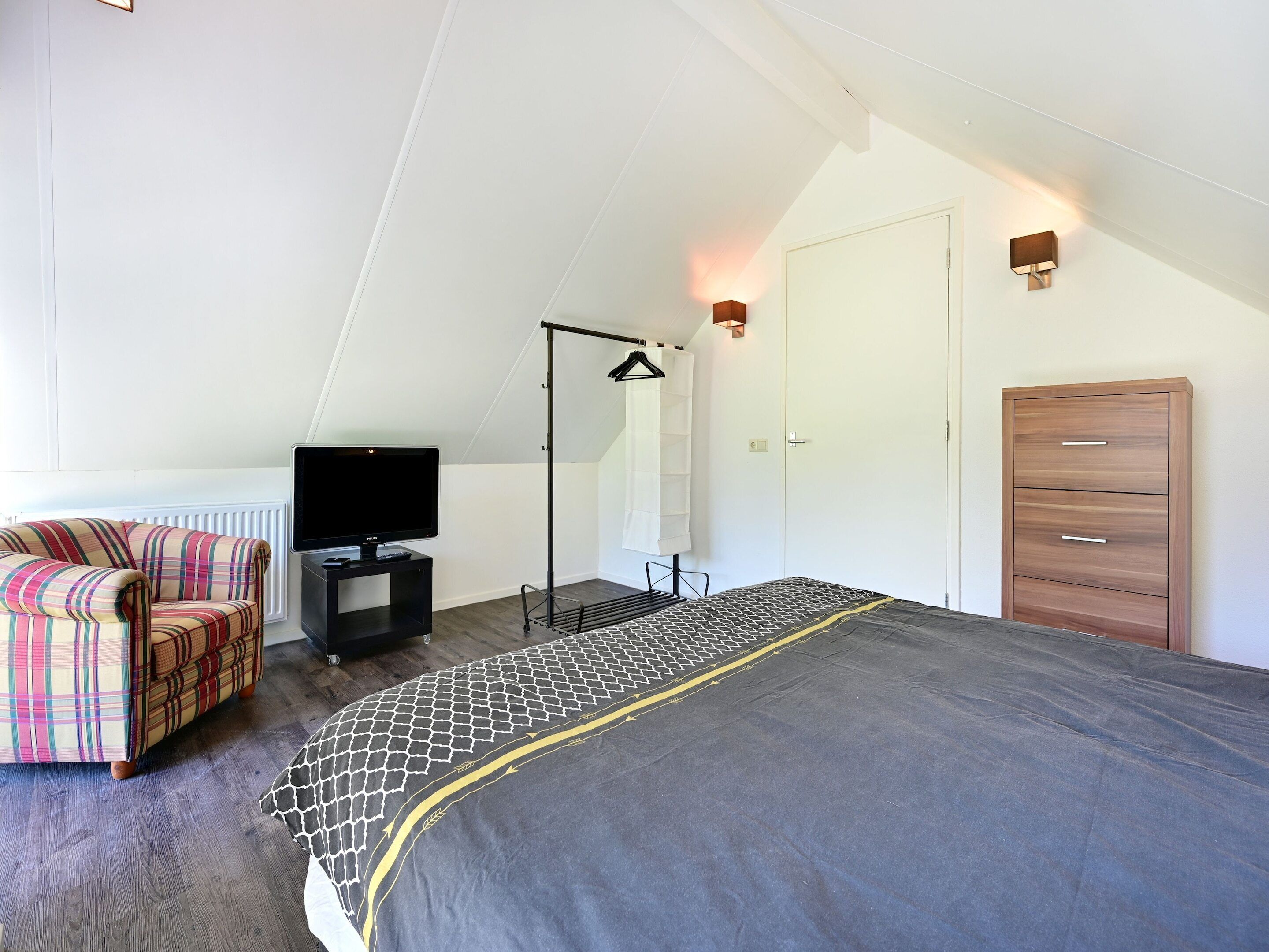 3 bedrooms, individually furnished, bed sheets