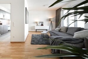 Appartement Design, 1 chambre (Kontaktloser Check-in - C) | Aire de séjour | Téléviseur à écran plat de 40 po avec télévision par câble