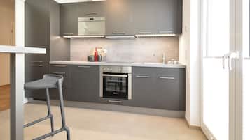 Apartament de disseny, 1 dormitori (Kontaktloser Check-in - A) | Cuina privada | Frigorífic gran, microones, forn i placa de cuina