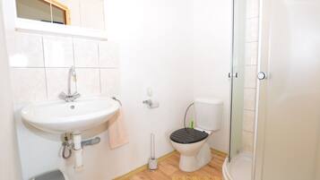 Ferienhaus | Badezimmer | Dusche, Handtücher