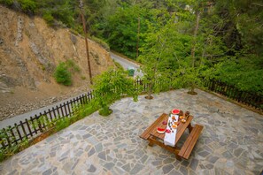 Terrace/patio - Persephone Cottage - Enhance Your Senses (Platres)