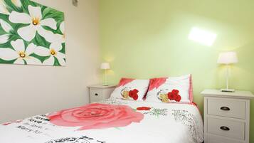 Nhà | 2 phòng ngủ, trang bị nội thất với thiết kế riêng biệt, bộ trải giường