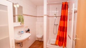 Apartemen | Kamar mandi | Shower dan pengering rambut