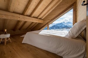5 bedrooms, free WiFi - 5 Attic bedrooms appartment on the ski slopes - up to 12 guests (LA TOUSSUIRE)