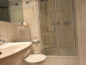 Apartment | Bathroom - Modern Apartment in Göhren Germany Near Baltic Sea Beach (Göhren)