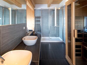 Chalet | Bathroom | Separate bathtub and shower, jetted bath - Lovely Chalet in Turracherhöhe with Sauna & Indoor Hot Tub (Stadl-Predlitz)