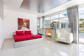 4 bedrooms, in-room safe, iron/ironing board, WiFi