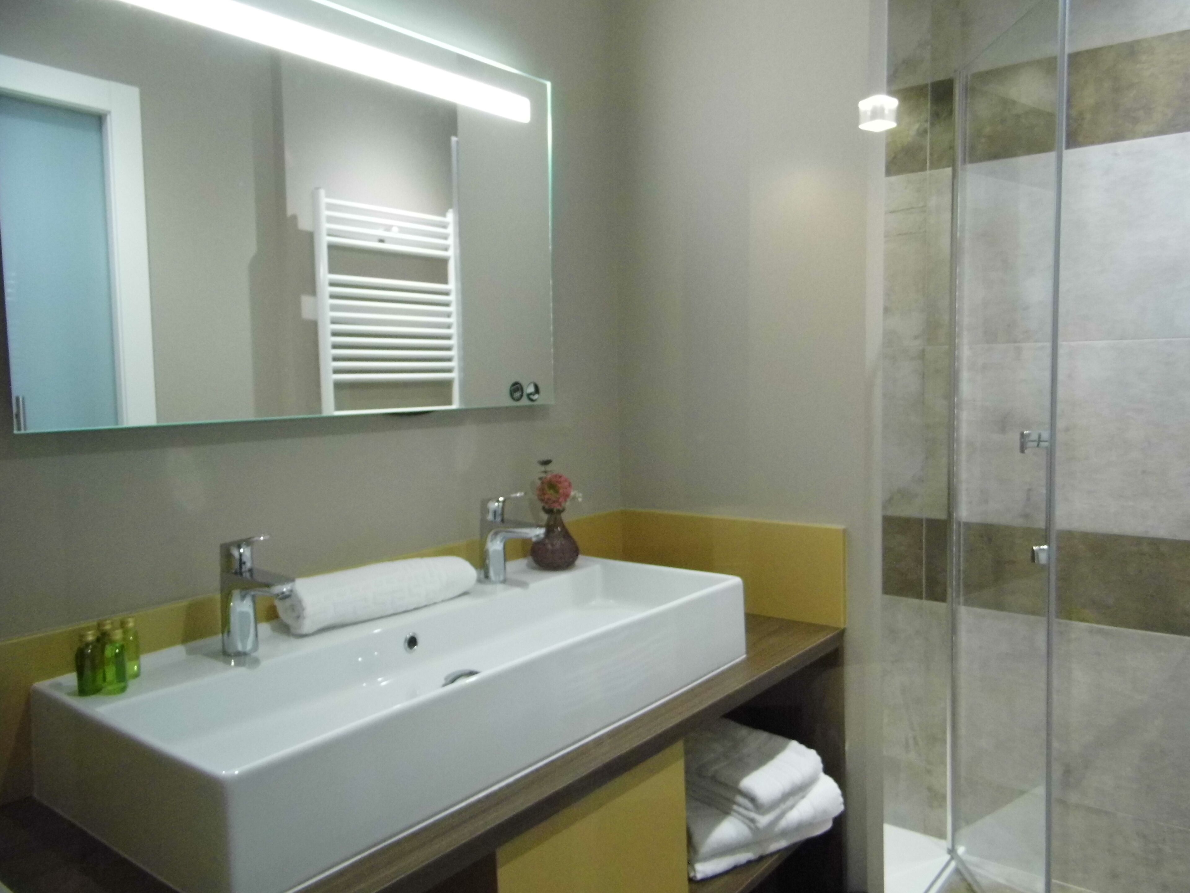 superior double or twin room | bathroom | free toiletries, hair dryer, towels, soap