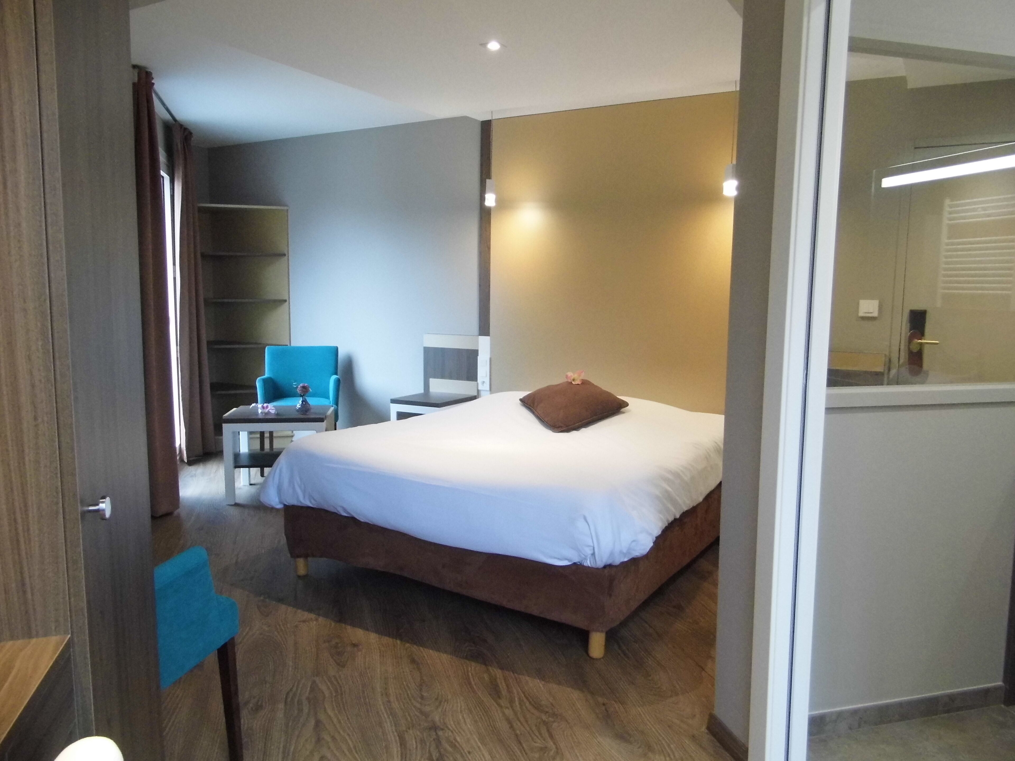 superior double or twin room | desk, laptop workspace, soundproofing, free cots/infant beds