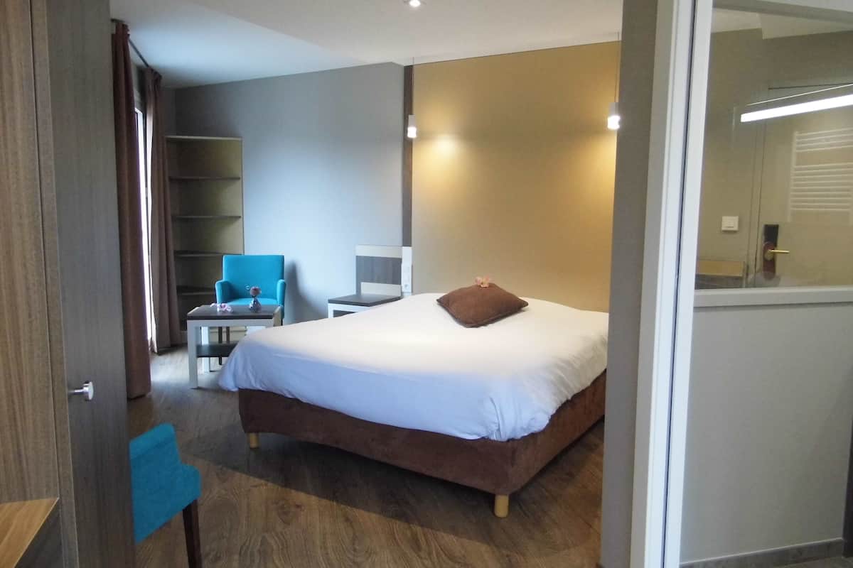 superior double or twin room | desk, laptop workspace, soundproofing, free cots/infant beds