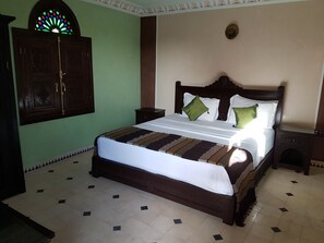 5 bedrooms, iron/ironing board, WiFi