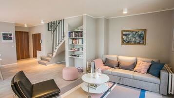 Huoneisto, 2 makuuhuonetta (Penthouse) | Olohuone | Älytelevisio