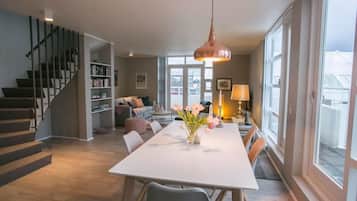 Appartement, 2 chambres (Penthouse) | Restauration dans la chambre