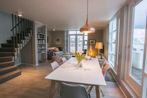 Huoneisto, 2 makuuhuonetta (Penthouse) | Ruokailu omassa huoneessa