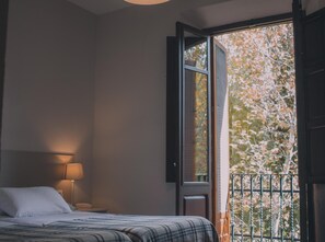 Zimmersafe, Schreibtisch, kostenloses WLAN, Bettwäsche