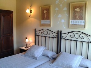 Free WiFi, bed sheets - Casa Rural El Trechal (Parres)