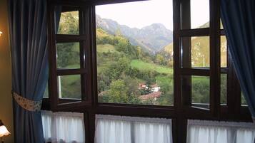 Habitación doble, baño privado, vista a la montaña | Vista a la montaña