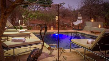 Outdoor pool, pool umbrellas, sun loungers